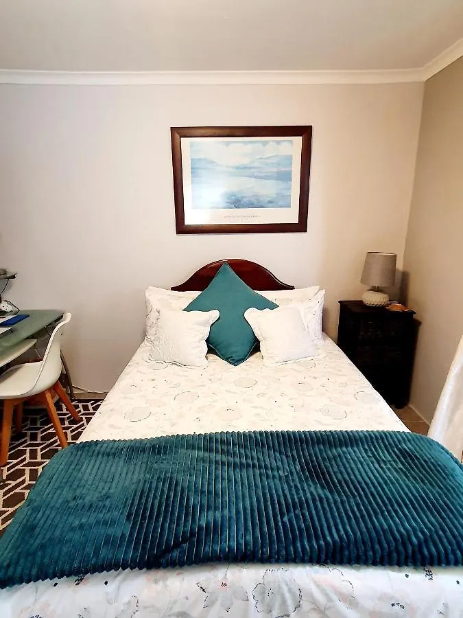 Mountain Rose Cottage Bellville 0*,  Νότια Αφρική